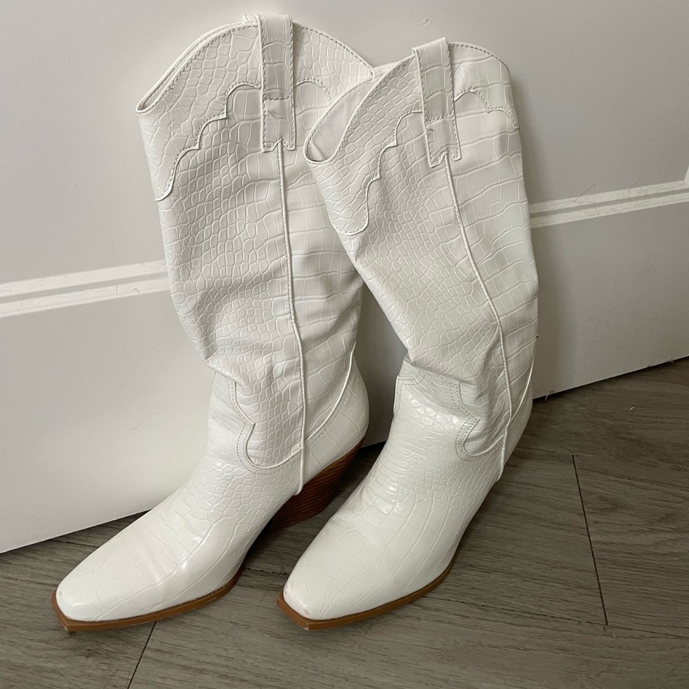 Princess Polly/Bellini White Cowgirl Boots size 7
